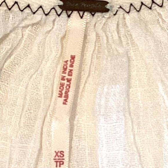 Free People White Gauze Tunic Top Red Floral Ruffle Hem XS Tassel Tie 294G - Picture 7 of 9